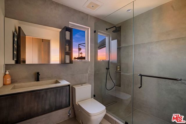 9270 Kinglet Drive, West Hollywood, CA 90069