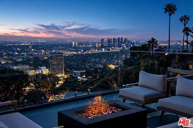 9270 Kinglet Drive, West Hollywood, CA 90069