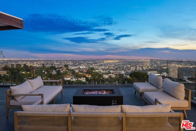 9270 Kinglet Drive, West Hollywood, CA 90069