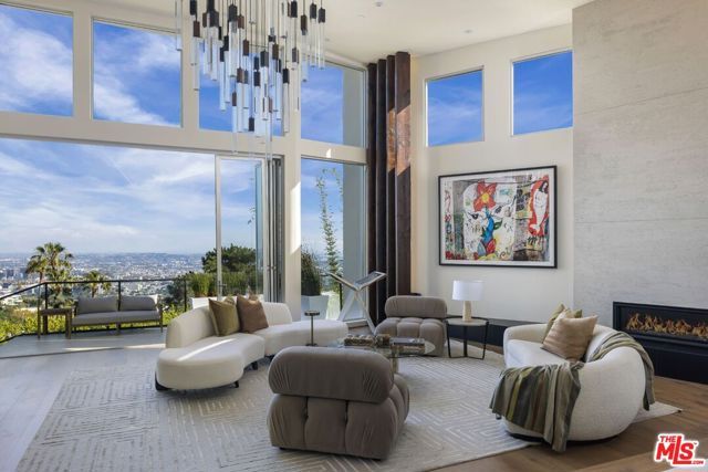 9270 Kinglet Drive, West Hollywood, CA 90069