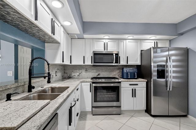 13100 SW 11th Ct 407C, Pembroke Pines, FL 33027