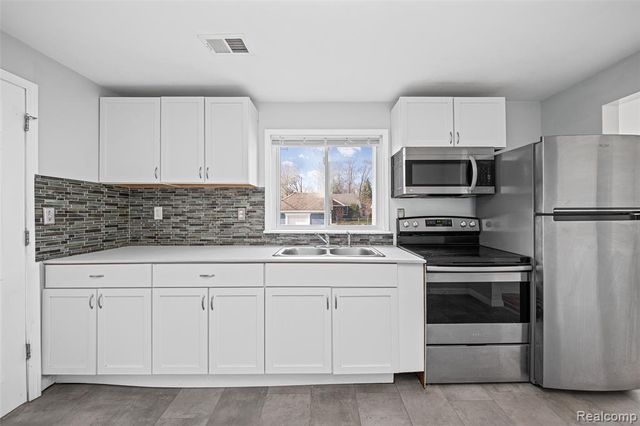 19205 Wakenden, Redford, MI 48240