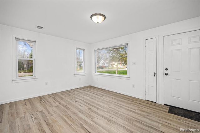 19205 Wakenden, Redford, MI 48240