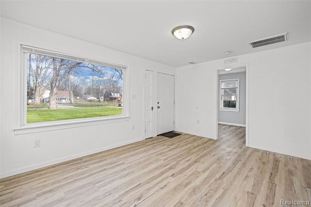 19205 Wakenden, Redford, MI 48240