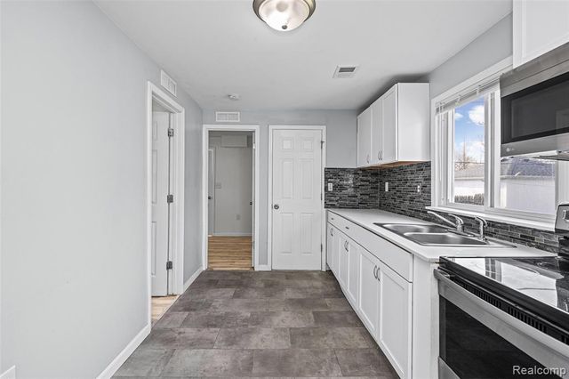 19205 Wakenden, Redford, MI 48240