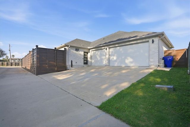 6901 Sir Lancelot St, Corpus Christi, TX 78413