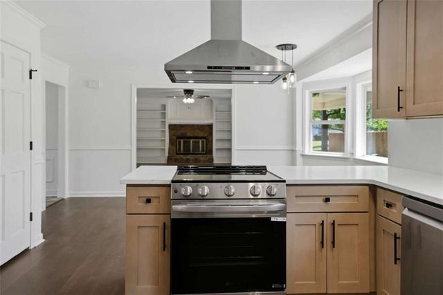 910 Kite Lake Trail, Fayetteville, GA 30214