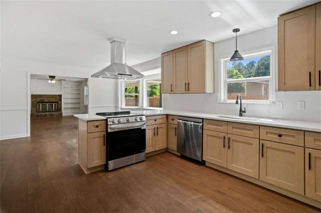 910 Kite Lake Trail, Fayetteville, GA 30214