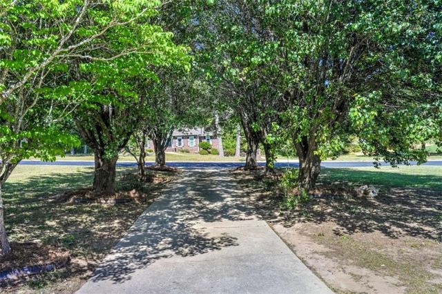 910 Kite Lake Trail, Fayetteville, GA 30214