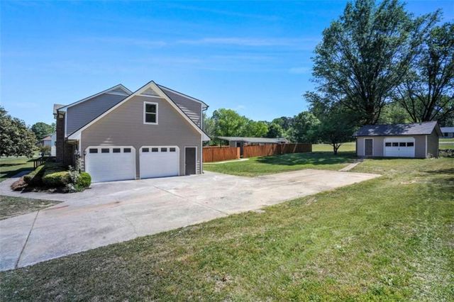 910 Kite Lake Trail, Fayetteville, GA 30214