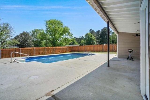 910 Kite Lake Trail, Fayetteville, GA 30214