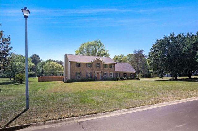 910 Kite Lake Trail, Fayetteville, GA 30214