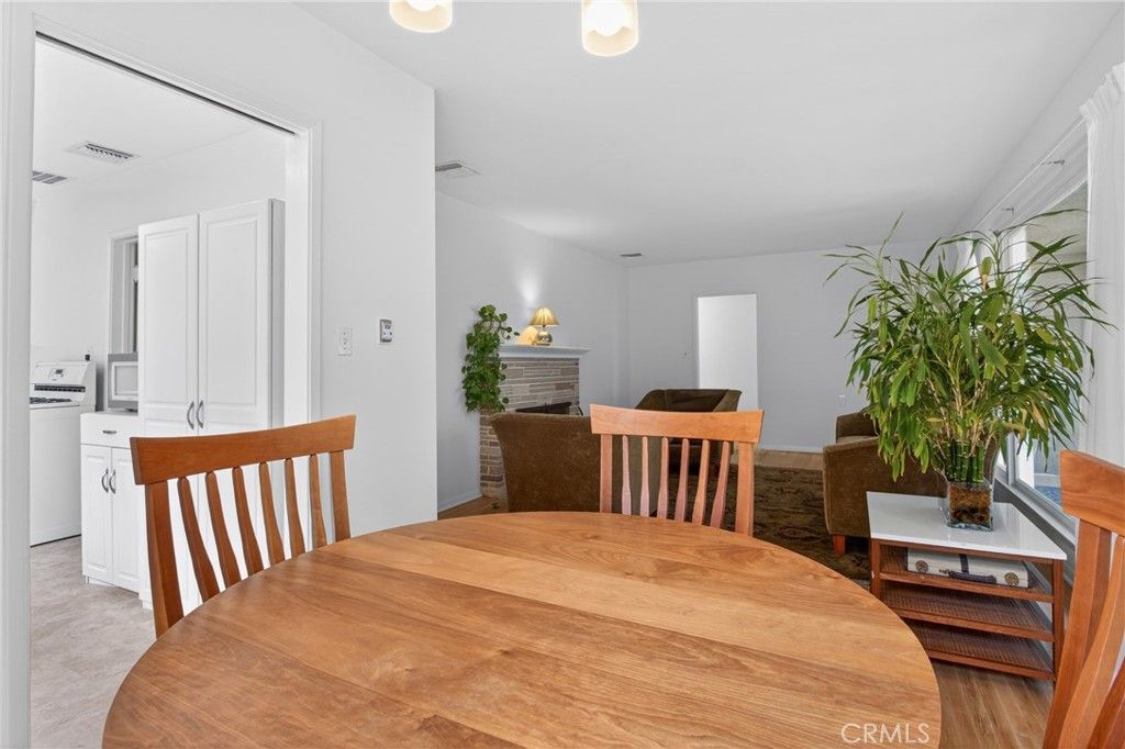 Image 11 of property listing at 10542 White Oak Avenue, Granada Hills, CA 91344