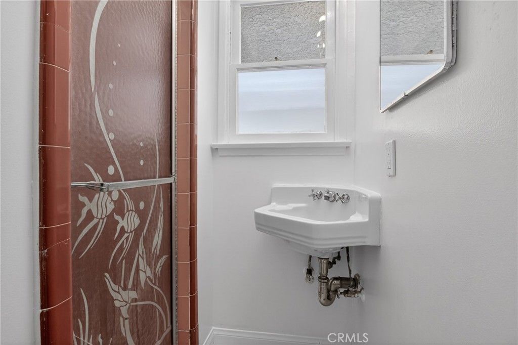 Image 20 of property listing at 10542 White Oak Avenue, Granada Hills, CA 91344