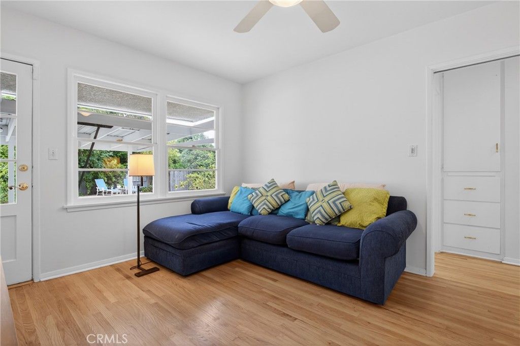 Image 22 of property listing at 10542 White Oak Avenue, Granada Hills, CA 91344