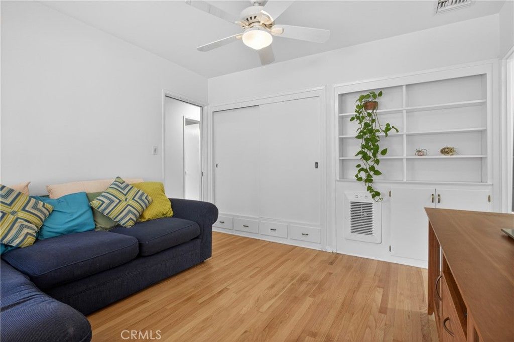 Image 23 of property listing at 10542 White Oak Avenue, Granada Hills, CA 91344
