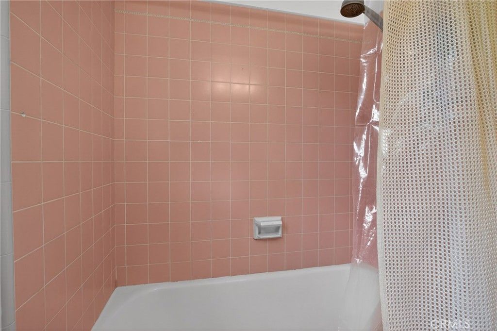 Image 33 of property listing at 10542 White Oak Avenue, Granada Hills, CA 91344