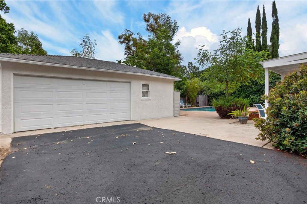 Image 35 of property listing at 10542 White Oak Avenue, Granada Hills, CA 91344