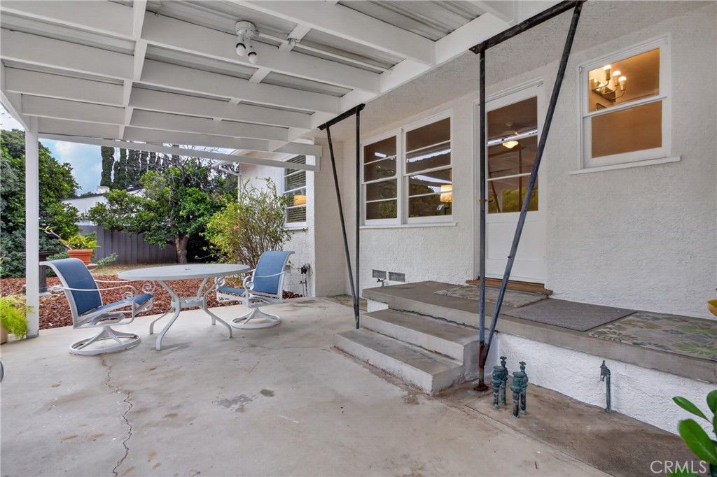 Image 37 of property listing at 10542 White Oak Avenue, Granada Hills, CA 91344