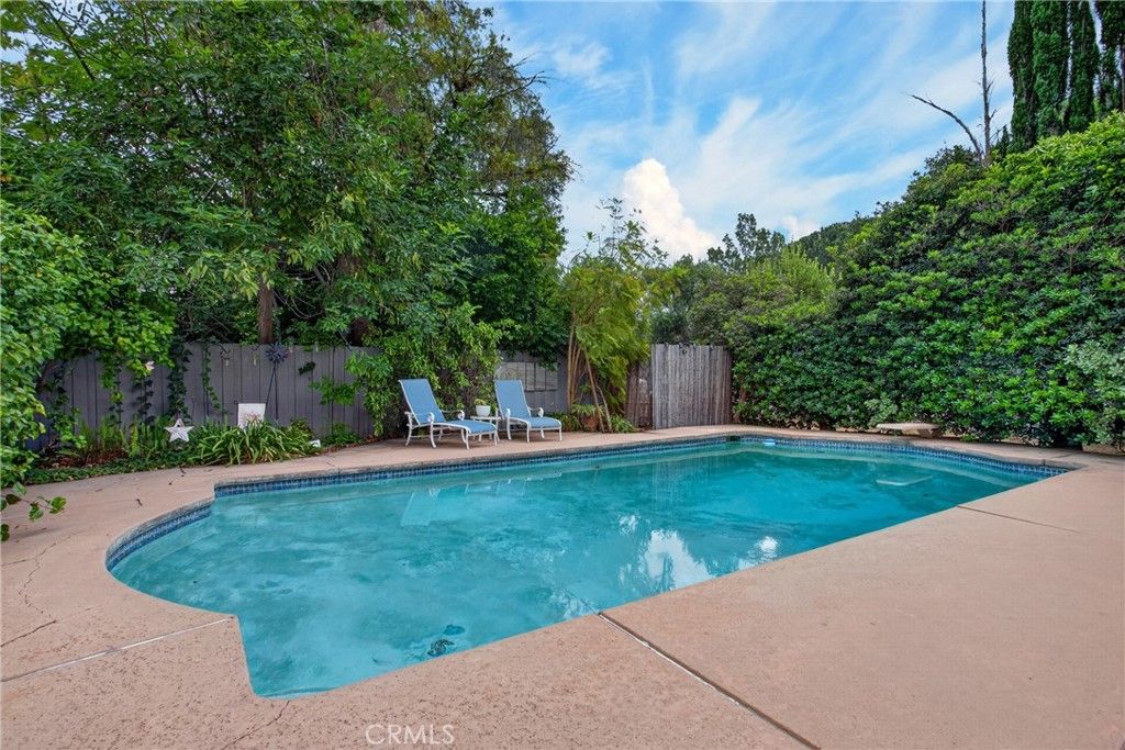 Image 39 of property listing at 10542 White Oak Avenue, Granada Hills, CA 91344