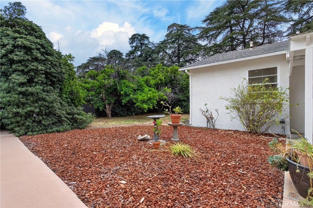 Image 40 of property listing at 10542 White Oak Avenue, Granada Hills, CA 91344
