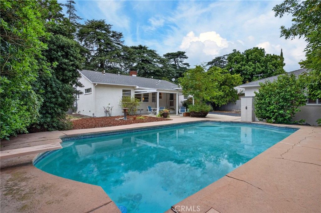 Image 42 of property listing at 10542 White Oak Avenue, Granada Hills, CA 91344