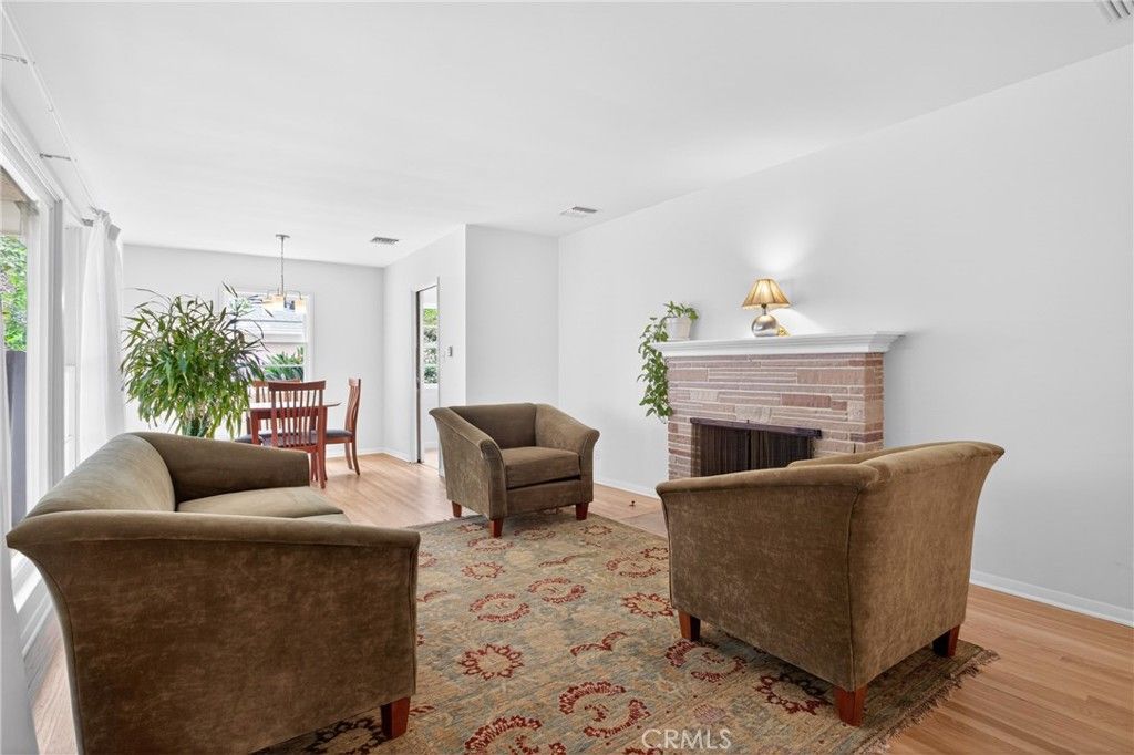 Image 5 of property listing at 10542 White Oak Avenue, Granada Hills, CA 91344