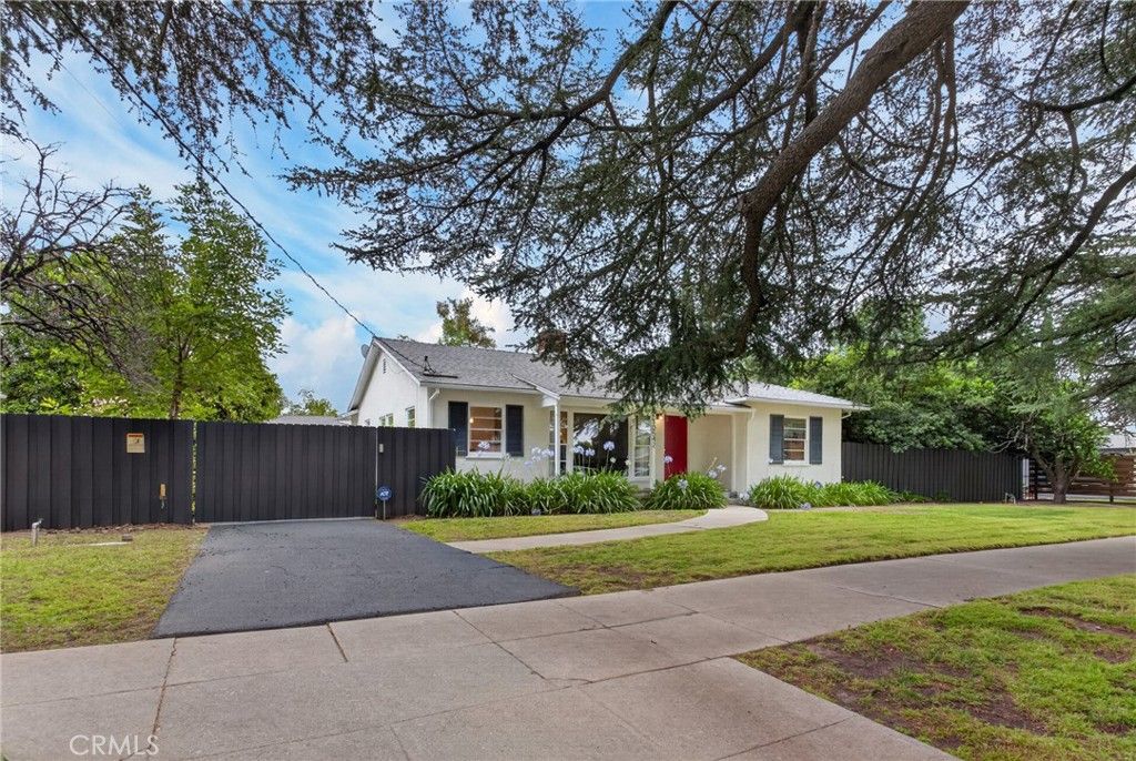 Image 55 of property listing at 10542 White Oak Avenue, Granada Hills, CA 91344