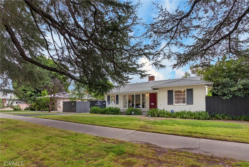 Image 58 of property listing at 10542 White Oak Avenue, Granada Hills, CA 91344