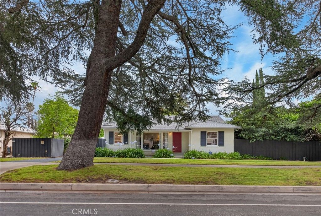 Image 60 of property listing at 10542 White Oak Avenue, Granada Hills, CA 91344
