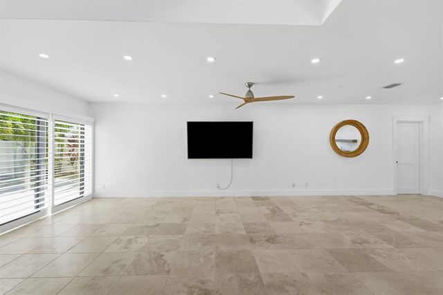 1484 Via Del Sol, Jupiter, FL 33477