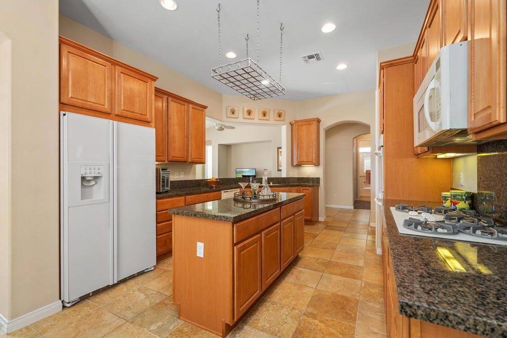 Image 14 of property listing at 40159 Camino Montecito, Indio, CA 92203