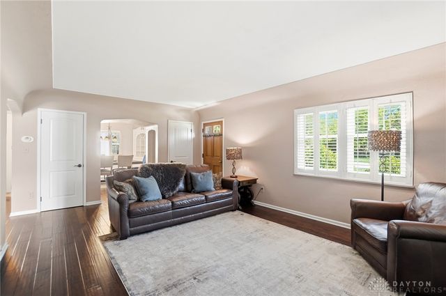 24 Peach Orchard Road, Oakwood, OH 45419