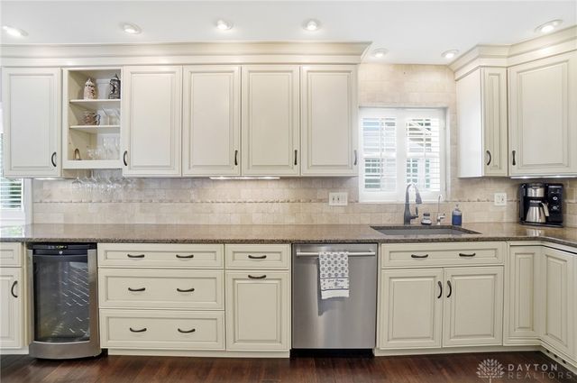 24 Peach Orchard Road, Oakwood, OH 45419