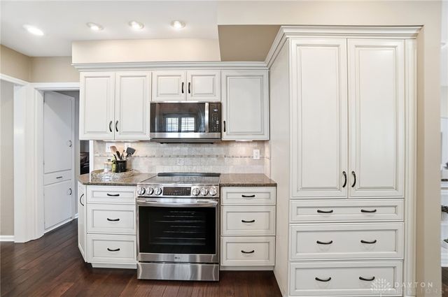 24 Peach Orchard Road, Oakwood, OH 45419