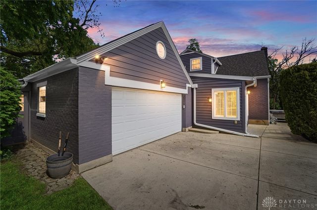 24 Peach Orchard Road, Oakwood, OH 45419