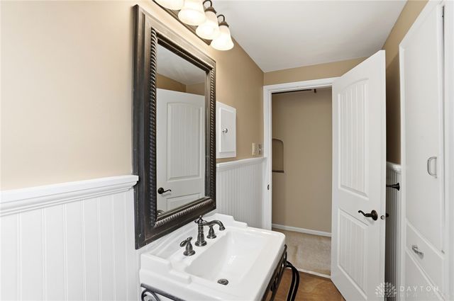 24 Peach Orchard Road, Oakwood, OH 45419