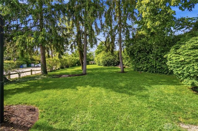 24 Peach Orchard Road, Oakwood, OH 45419