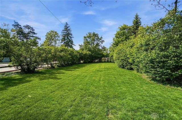24 Peach Orchard Road, Oakwood, OH 45419