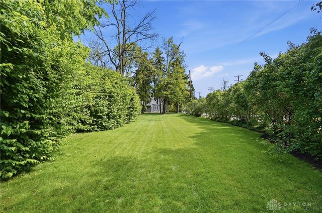 24 Peach Orchard Road, Oakwood, OH 45419