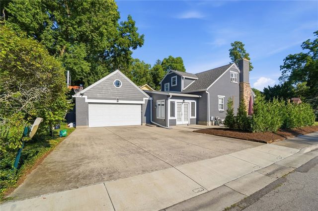 24 Peach Orchard Road, Oakwood, OH 45419