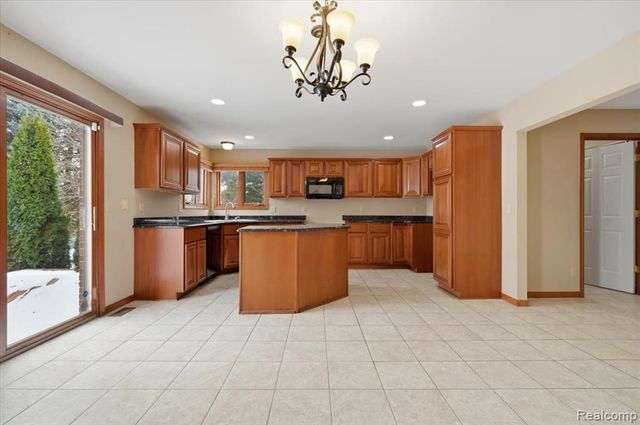 21797 Ambassador Drive, Macomb, MI 48044