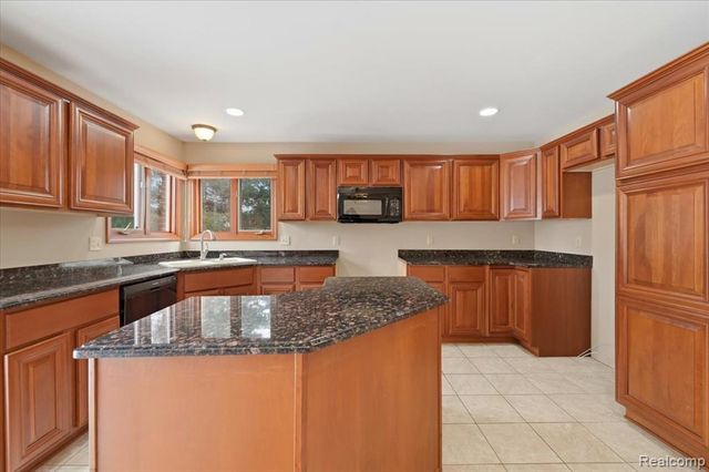 21797 Ambassador Drive, Macomb, MI 48044