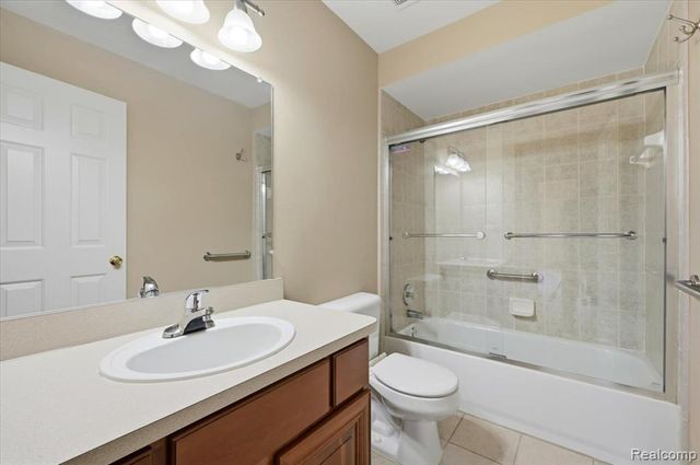 21797 Ambassador Drive, Macomb, MI 48044