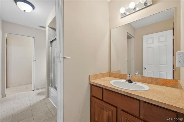 21797 Ambassador Drive, Macomb, MI 48044