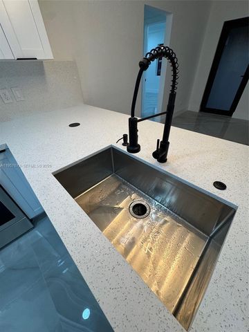 8901 NW 32nd Ave, Miami, FL 33147