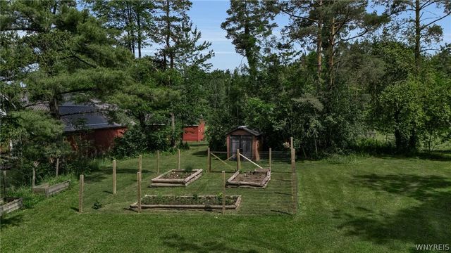 6729 Black Road, Evans, NY 14047