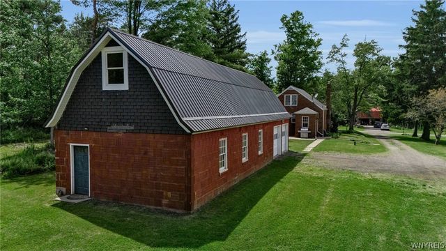 6729 Black Road, Evans, NY 14047