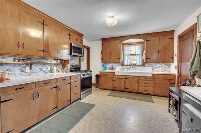 6729 Black Road, Evans, NY 14047