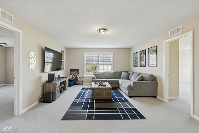 15726 Henady Crossing, Noblesville, IN 46060